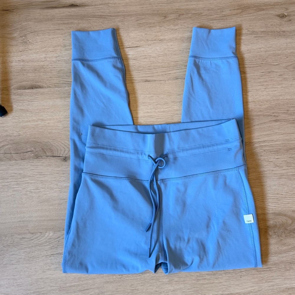 Bright blue Vuori daily leggings